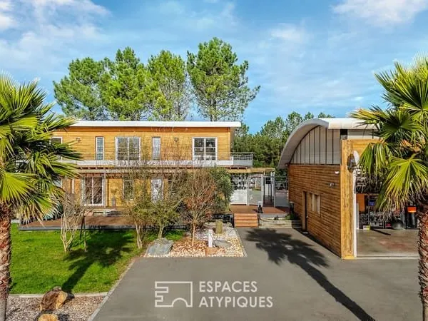 Villa de conception unique au coeur du village aéronautique