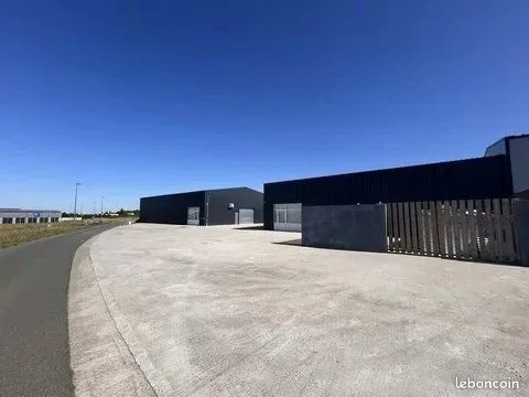Local 700 m² Benet