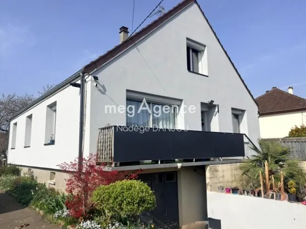 PAVILLON SUR SOUS SOL 139 M2 HABITABLES ST DENIS DE MERE