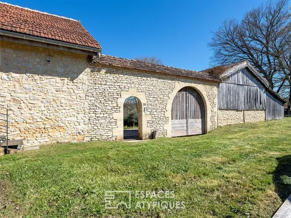 Authentique corps de ferme du XVIII e siècle entièrement rénové