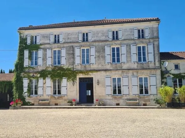 Manoir et domaine exceptionnels situés sur un terrain de 2.8 hectares