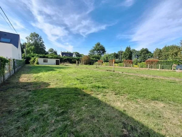 TERRAIN CONSTRUCTIBLE 1084 m² - CENTRE BOURG DE VILDE GUINGALAN