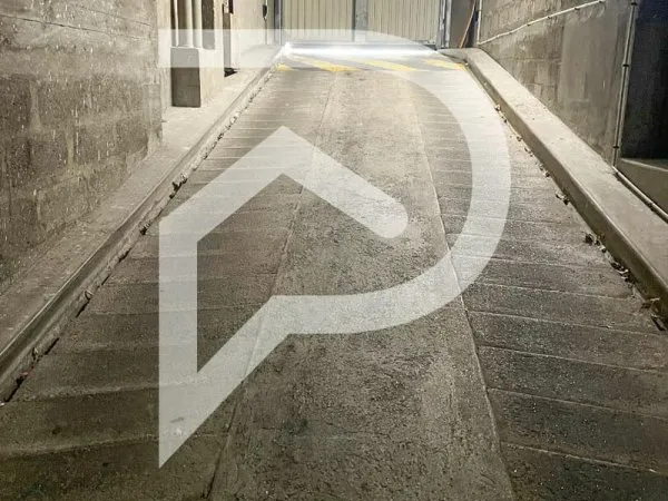 Place de parking souterrain 9.6m² - Coeur de St Rémy