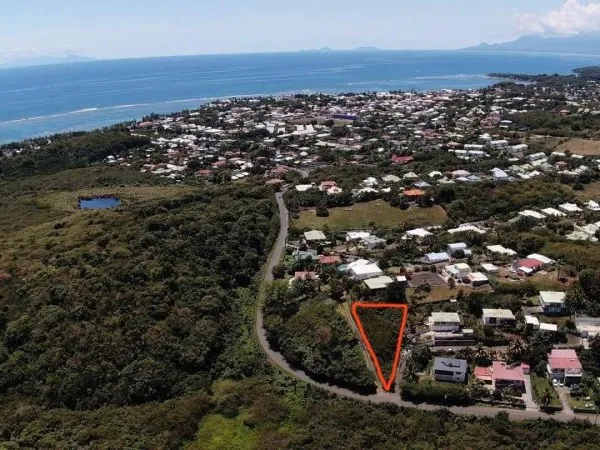 Investissez à Sainte-Anne: terrain à saisir