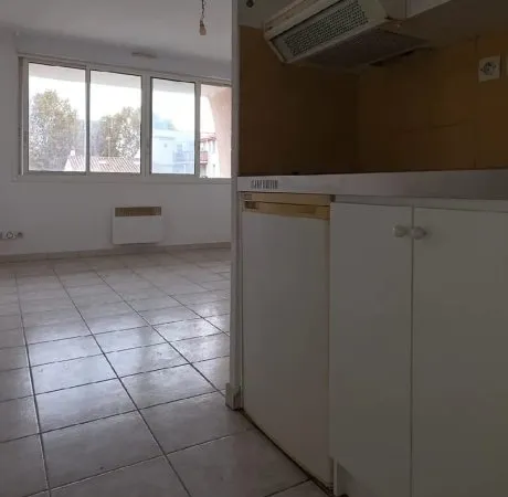Perpignan : Studio dernier étage belle résidence.