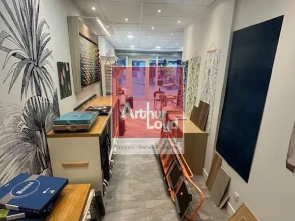 LOCAL COMMERCIAL 40 m² SENS