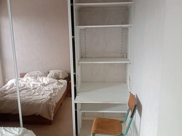 Chambre dans une collocation spatieuse et lumineuse