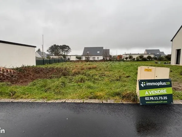 Terrain 571 m² PLONEOUR LANVERN