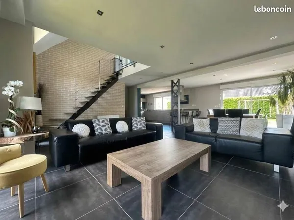 Maison individuelle semi-plain-pied - 4 Ch - Garage & Jardin - SUD