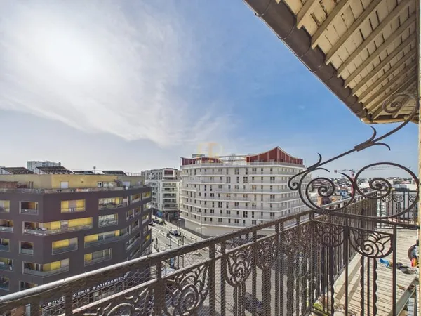 ASNIÈRES-SUR-SEINE DERNIER ÉTAGE 2 PIÈCES 42 M2 LUMINE