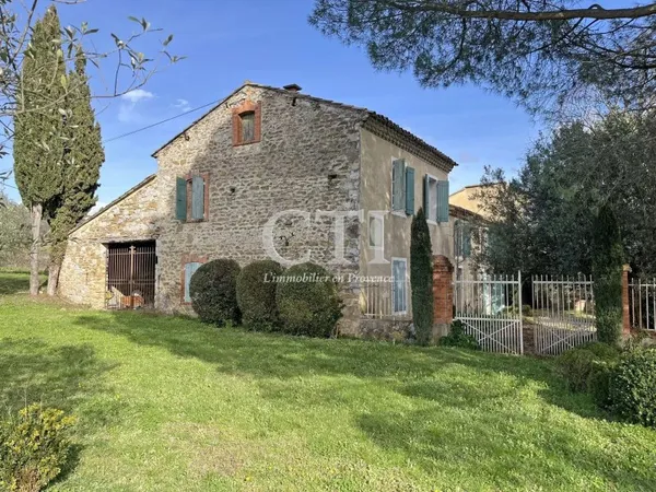 Ici, la Provence se révèle dans toute son authenticité : pierres