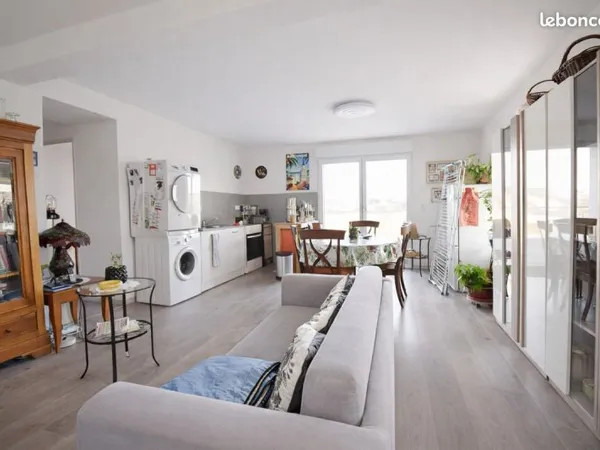 Appartement F2 42m2 / Terrasse de 40m2 et parking
