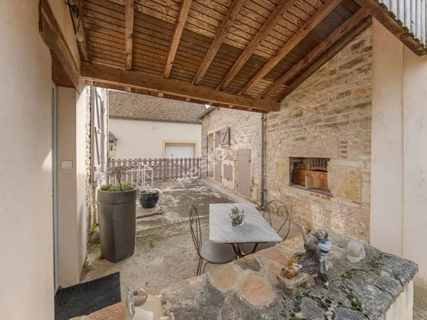 Élégance et charme d'une maison en pierre rénovée - Un havre discret au coeur de Dracy-le-Fort