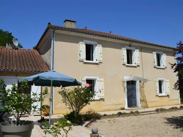 Maison 10 pièces 240 m²