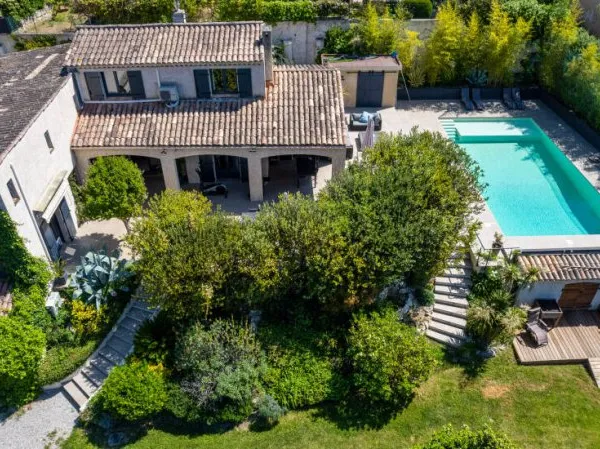 Maison 6 pièces 300 m²