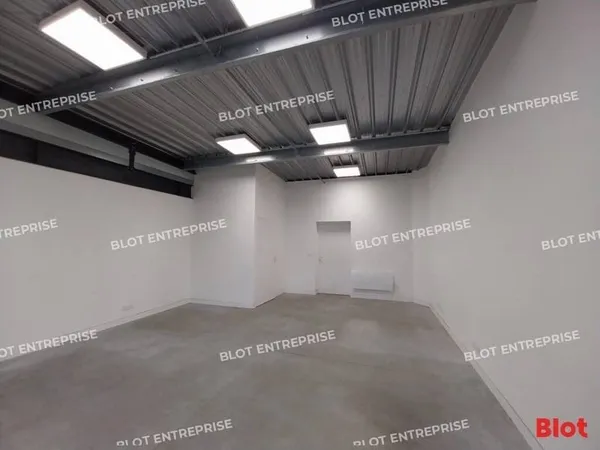 Local d'activité 124 m²