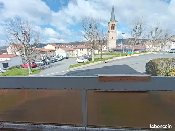 Appartement rénové de 79 m2, avec balcon, grand garage, cave et place de parking privative