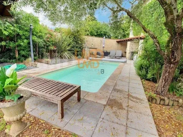 Maison 5 pièces 218 m²