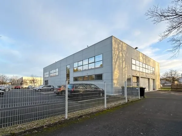 Bureau et espace de travail Vente Olivet   380000€