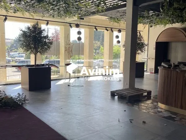 Local 210 m² Aix-en-Provence