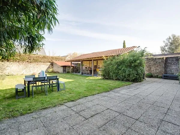 MAISON ANCIENNE RENOVEE 6 CHAMBRES/GARAGBEAU JARDIN