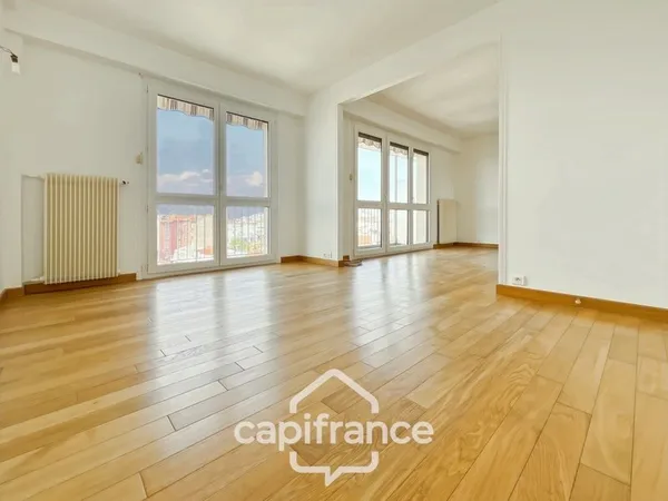 VINCENNES, Boulevard de la Libération, 5 pièces de 102 m² avec balcon, stationnement et cave