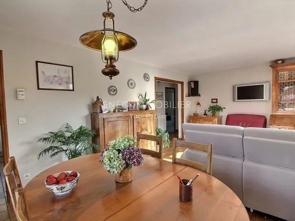 Belle maison de ville avec garage double et extérieurs