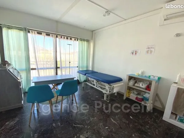 Studio 1 pièce 28 m²