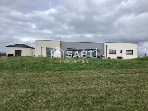 Propriété 193 m2, studio séparé, jardin de 5000 m²