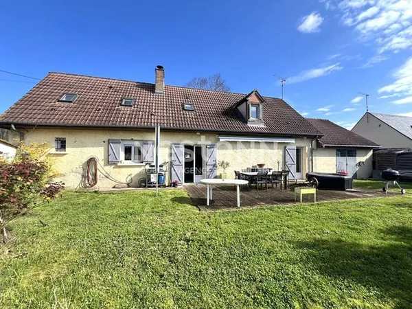 LONGERE SANS TRAVAUX 3 CHAMBRES ET UN BUREAU EN CAMPAGNE VAL-FOUZON (INDRE 36)