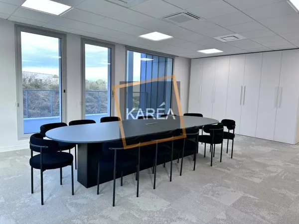 Local professionnel 626 m²