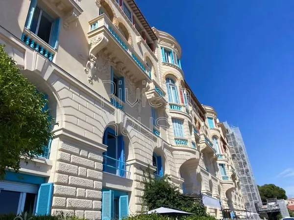 BEAUSOLEIL - MONACO : Superbe appartement dans un immeuble Belle Époque avec vue panoramique sur la 