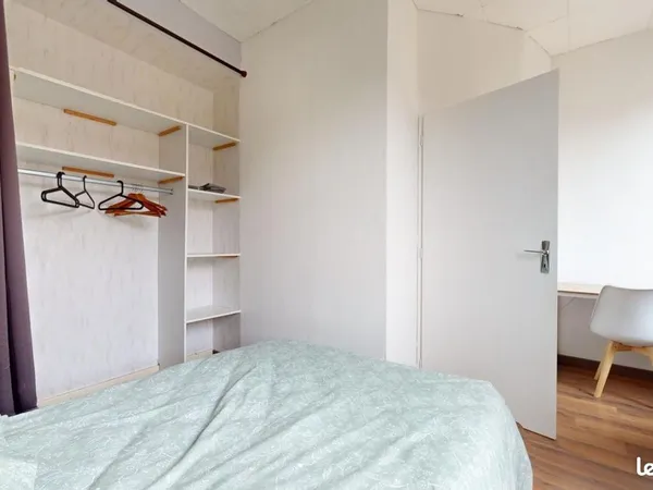 Chambre 5 pièces 110 m²
