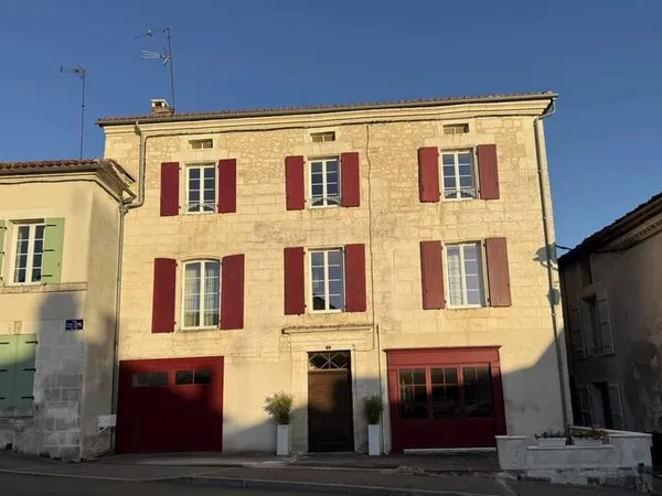 Propriété d'exception à fort potentiel touristique, au coeur de Mareuil-en-Périgord