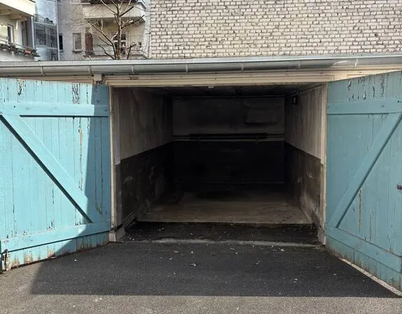 Garage/Parking