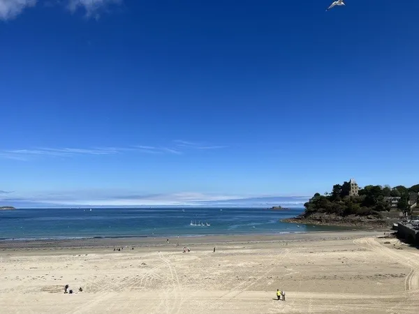 Dinard Ecluse: Appartement de 111m² rénové par un architecte d'intérieur:double séjour,cuisine,3 cha