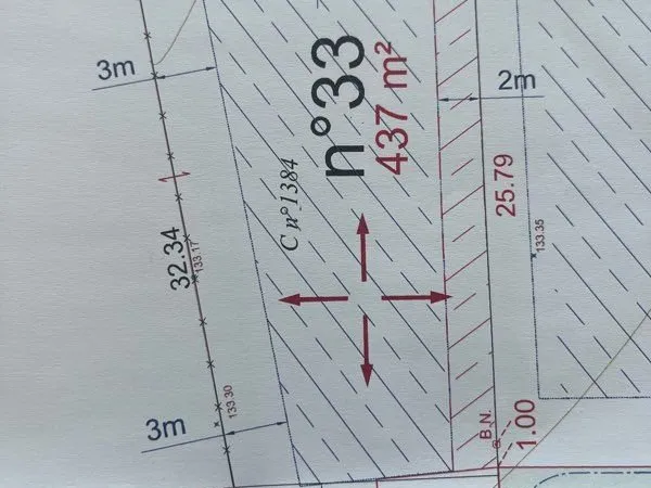 Terrain constructible viabilisé - 437 m² - Exposition Sud-Ouest - Rare sur le secteur