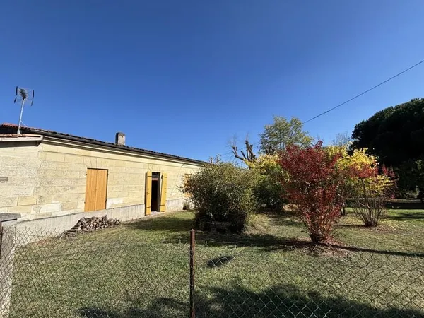 Maison en pierre sur 9120m2 de terrain en parti constructibl