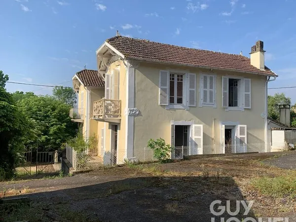 Maison avec dépendances et terre agricole