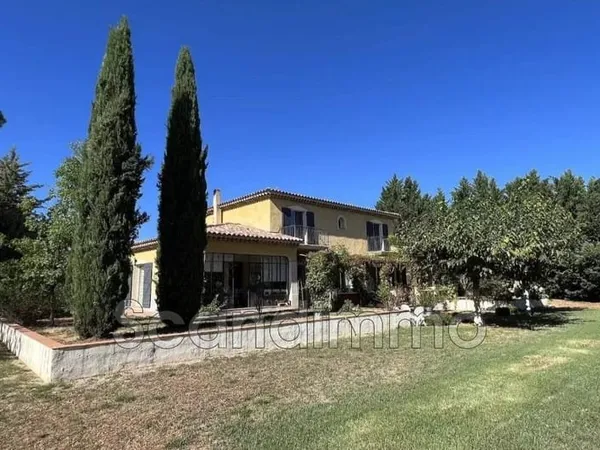 Villa 6 pièces 213 m²