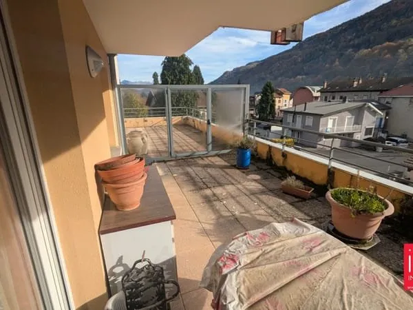 Appartement Allevard 4 pièce(s) 81.8 m2 avec garage, cave et grande terrasse .