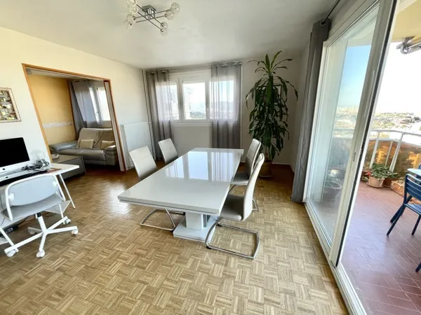A vendre appartement T3/4 de 78,40 m2 loi carrez vue dégagée 13010 Saint-Tronc