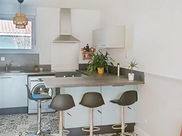 CHARMANT T2 TRES LUMINEUX DANS RESIDENCE SECURISEE PORTET/GARONNE