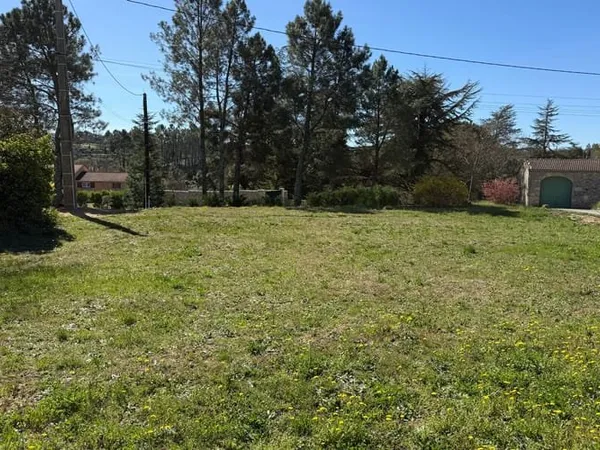 Terrain 760 m²