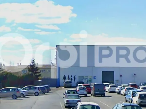 Local commercial 608 m²