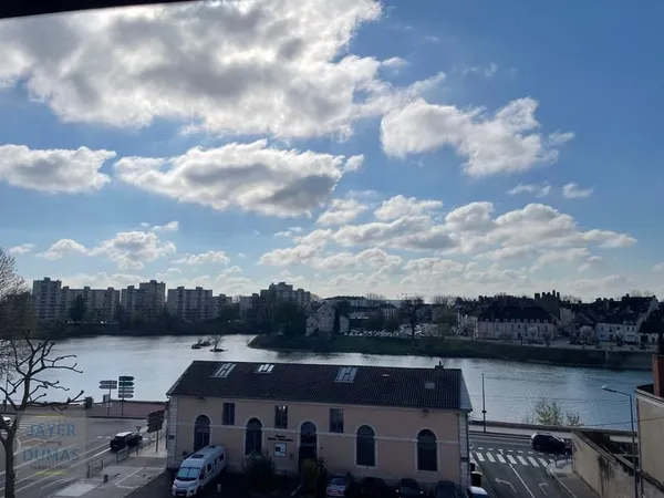 CHALON-SUR-SAONE - CENTRE VILLE - Bel Appartement T3 en Dup