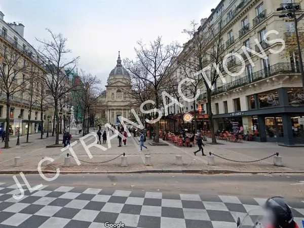 Boutique 2 pièces 102 m²