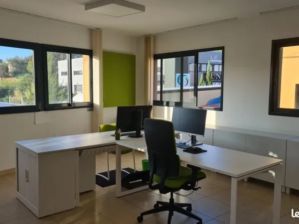 BUREAUX - ACCES DIRECT AUTOROUTE 14 à 25 m2