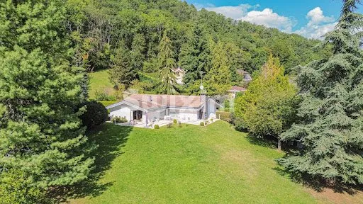 Maison 8 pièces 250 m²