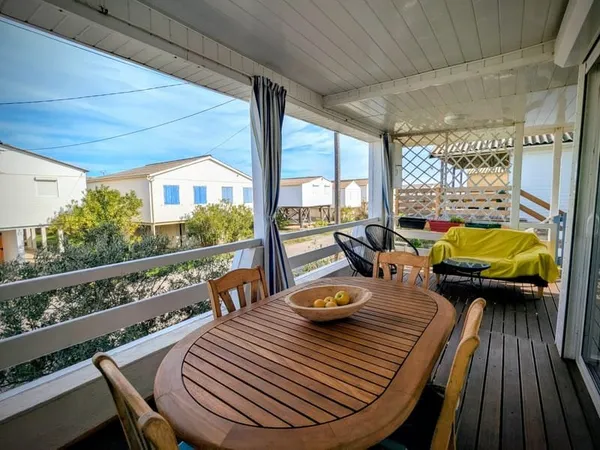 Gruissan - Plage des Chalets : Chalet d'environ 100 m2 entiè